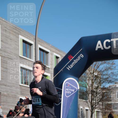 06.04.2025 - 44. Internationalen Wilhelmsburger Insellauf A. Gomolzig http://msf.ph/oto/7579930 06.04.2025 10:22:32 Ziel 3570, 4311 meine-sportfotos.de