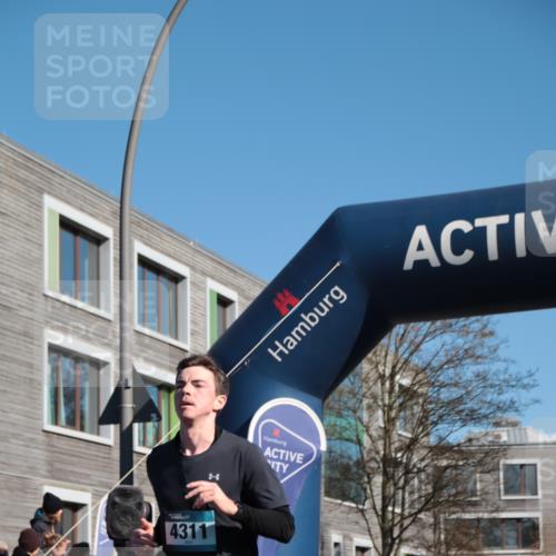 06.04.2025 - 44. Internationalen Wilhelmsburger Insellauf A. Gomolzig http://msf.ph/oto/7579935 06.04.2025 10:22:32 Ziel 3570, 4311 meine-sportfotos.de