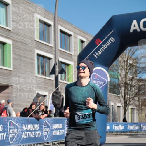 06.04.2025 - 44. Internationalen Wilhelmsburger Insellauf A. Gomolzig http://msf.ph/oto/7579948 06.04.2025 10:22:23 Ziel 3353, 3553 meine-sportfotos.de