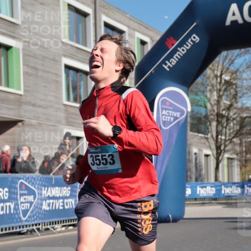 06.04.2025 - 44. Internationalen Wilhelmsburger Insellauf A. Gomolzig http://msf.ph/oto/7579959 06.04.2025 10:22:19 Ziel 3353, 3461, 3553, 4548, 4590 meine-sportfotos.de