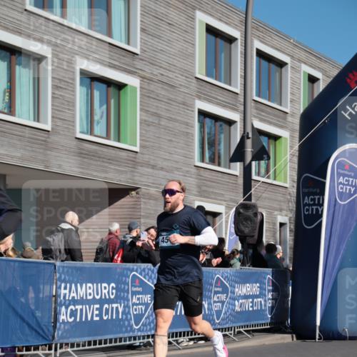 06.04.2025 - 44. Internationalen Wilhelmsburger Insellauf A. Gomolzig http://msf.ph/oto/7579986 06.04.2025 10:22:16 Ziel 3353, 3461, 3553, 4548, 4590 meine-sportfotos.de