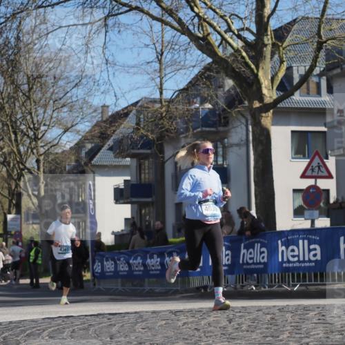 06.04.2025 - 44. Internationalen Wilhelmsburger Insellauf Luisa Fischer http://msf.ph/oto/7580001 06.04.2025 10:44:58 Ziel 4361, 4039, 1 meine-sportfotos.de