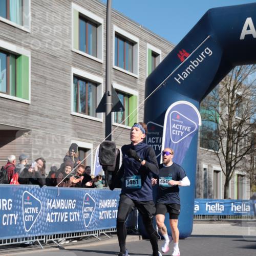 06.04.2025 - 44. Internationalen Wilhelmsburger Insellauf A. Gomolzig http://msf.ph/oto/7580008 06.04.2025 10:22:15 Ziel 3461, 3553, 4548, 4590 meine-sportfotos.de
