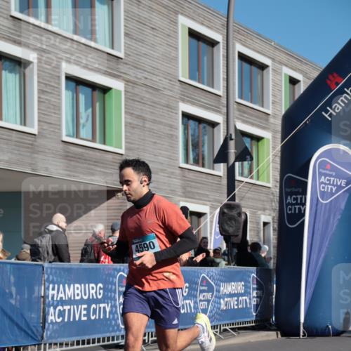 06.04.2025 - 44. Internationalen Wilhelmsburger Insellauf A. Gomolzig http://msf.ph/oto/7580025 06.04.2025 10:22:14 Ziel 3461, 3553, 4548, 4590 meine-sportfotos.de