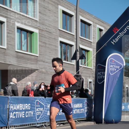 06.04.2025 - 44. Internationalen Wilhelmsburger Insellauf A. Gomolzig http://msf.ph/oto/7580030 06.04.2025 10:22:14 Ziel 3461, 3553, 4548, 4590 meine-sportfotos.de