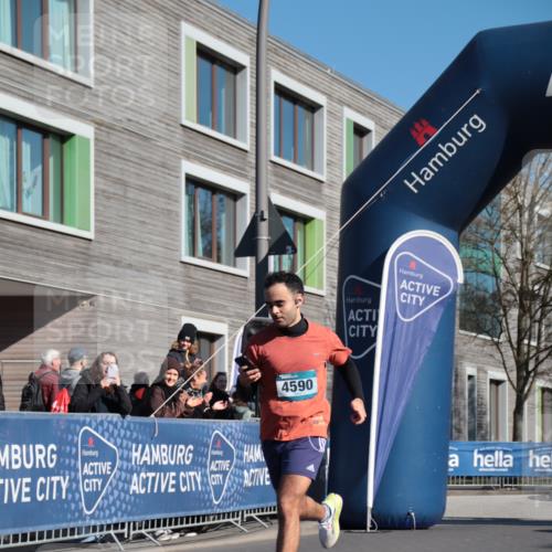 06.04.2025 - 44. Internationalen Wilhelmsburger Insellauf A. Gomolzig http://msf.ph/oto/7580037 06.04.2025 10:22:13 Ziel 3461, 3553, 4548, 4590 meine-sportfotos.de