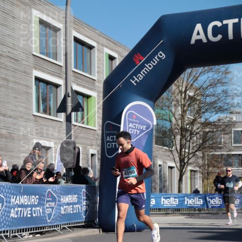 06.04.2025 - 44. Internationalen Wilhelmsburger Insellauf A. Gomolzig http://msf.ph/oto/7580050 06.04.2025 10:22:13 Ziel 3461, 3553, 4548, 4590 meine-sportfotos.de