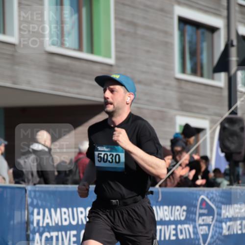 06.04.2025 - 44. Internationalen Wilhelmsburger Insellauf A. Gomolzig http://msf.ph/oto/7580088 06.04.2025 10:21:56 Ziel 3597, 4541, 5030 meine-sportfotos.de