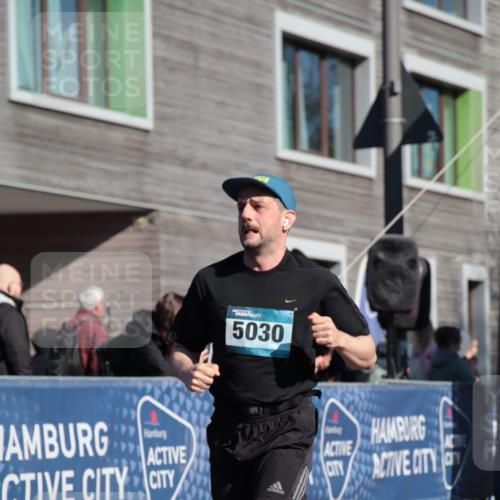 06.04.2025 - 44. Internationalen Wilhelmsburger Insellauf A. Gomolzig http://msf.ph/oto/7580094 06.04.2025 10:21:56 Ziel 3597, 4541, 5030 meine-sportfotos.de
