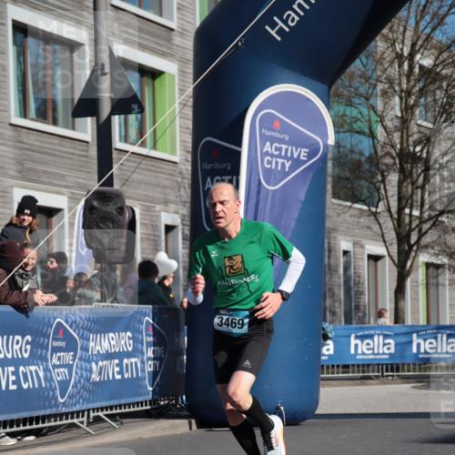 06.04.2025 - 44. Internationalen Wilhelmsburger Insellauf A. Gomolzig http://msf.ph/oto/7580135 06.04.2025 10:21:32 Ziel 3469, 3572, 3598 meine-sportfotos.de