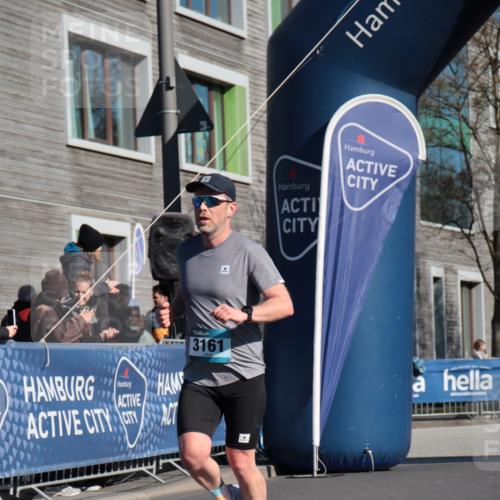 06.04.2025 - 44. Internationalen Wilhelmsburger Insellauf A. Gomolzig http://msf.ph/oto/7580154 06.04.2025 10:21:22 Ziel 3161, 3572 meine-sportfotos.de