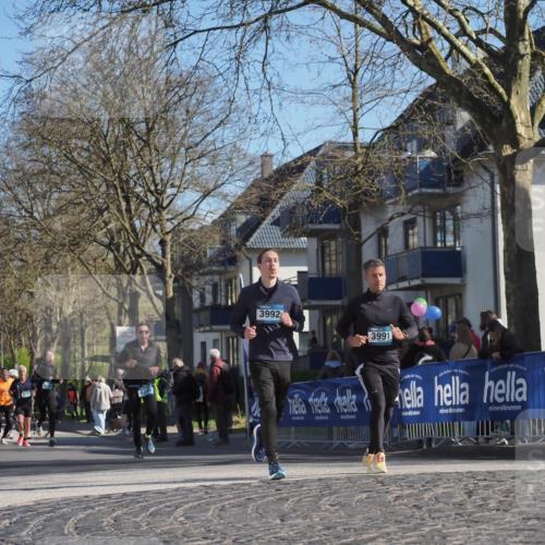 06.04.2025 - 44. Internationalen Wilhelmsburger Insellauf Luisa Fischer http://msf.ph/oto/7580158 06.04.2025 10:45:03 Ziel 4340, 3992, 3991 meine-sportfotos.de