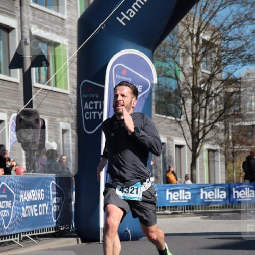 06.04.2025 - 44. Internationalen Wilhelmsburger Insellauf A. Gomolzig http://msf.ph/oto/7580169 06.04.2025 10:21:17 Ziel 3161, 4321 meine-sportfotos.de