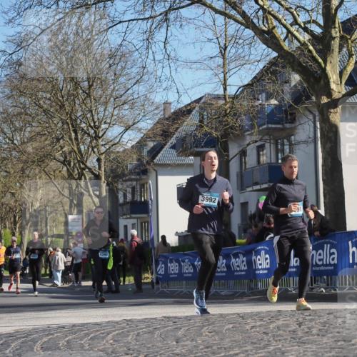 06.04.2025 - 44. Internationalen Wilhelmsburger Insellauf Luisa Fischer http://msf.ph/oto/7580183 06.04.2025 10:45:03 Ziel 3992, 4601, 4340 meine-sportfotos.de