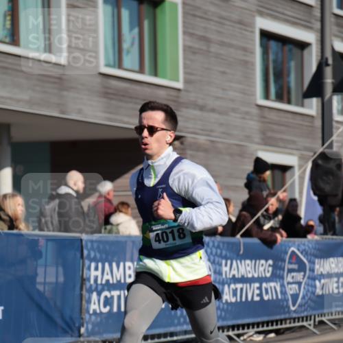 06.04.2025 - 44. Internationalen Wilhelmsburger Insellauf A. Gomolzig http://msf.ph/oto/7580198 06.04.2025 10:20:53 Ziel 4018, 4215, 4514 meine-sportfotos.de