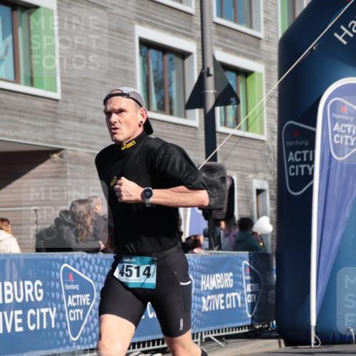 06.04.2025 - 44. Internationalen Wilhelmsburger Insellauf A. Gomolzig http://msf.ph/oto/7580210 06.04.2025 10:20:52 Ziel 4018, 4215, 4514 meine-sportfotos.de