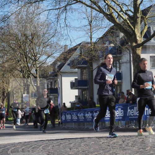06.04.2025 - 44. Internationalen Wilhelmsburger Insellauf Luisa Fischer http://msf.ph/oto/7580212 06.04.2025 10:45:04 Ziel 4601, 4340, 3992 meine-sportfotos.de