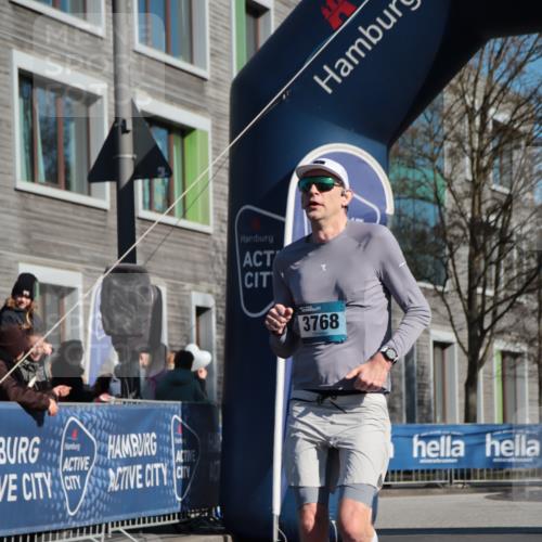 06.04.2025 - 44. Internationalen Wilhelmsburger Insellauf A. Gomolzig http://msf.ph/oto/7580245 06.04.2025 10:20:43 Ziel 3062, 3609, 3768 meine-sportfotos.de