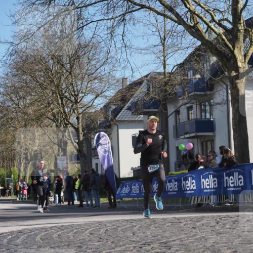 06.04.2025 - 44. Internationalen Wilhelmsburger Insellauf Luisa Fischer http://msf.ph/oto/7580276 06.04.2025 10:39:52 Ziel 51, 13, 4380 meine-sportfotos.de
