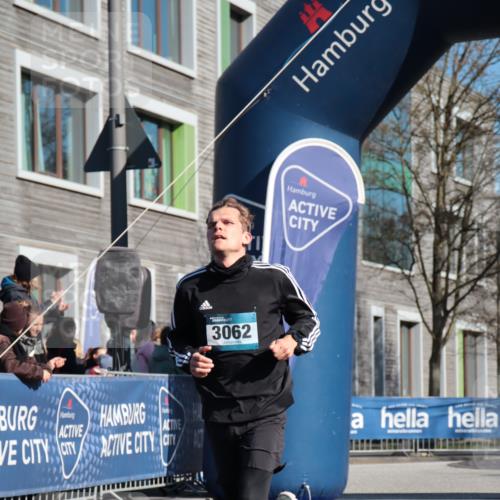 06.04.2025 - 44. Internationalen Wilhelmsburger Insellauf A. Gomolzig http://msf.ph/oto/7580277 06.04.2025 10:20:40 Ziel 3062, 3609, 3768, 3864 meine-sportfotos.de