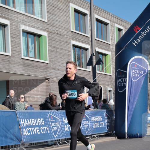 06.04.2025 - 44. Internationalen Wilhelmsburger Insellauf A. Gomolzig http://msf.ph/oto/7580337 06.04.2025 10:20:18 Ziel 3416, 4525, 4608, 5193 meine-sportfotos.de
