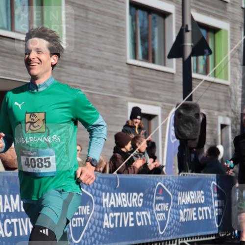 06.04.2025 - 44. Internationalen Wilhelmsburger Insellauf A. Gomolzig http://msf.ph/oto/7580412 06.04.2025 10:19:21 Ziel 3078, 3182, 3456, 3511, 3839, 4085, 4417 meine-sportfotos.de