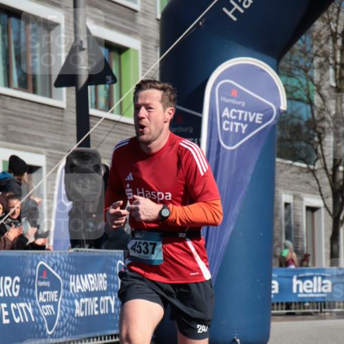 06.04.2025 - 44. Internationalen Wilhelmsburger Insellauf A. Gomolzig http://msf.ph/oto/7580434 06.04.2025 10:19:14 Ziel 3456, 3839, 4085, 4537 meine-sportfotos.de