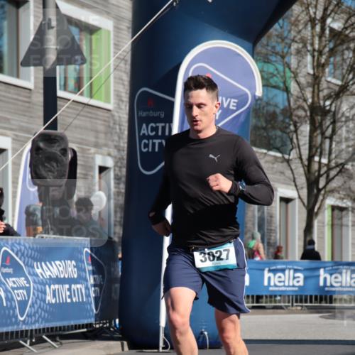06.04.2025 - 44. Internationalen Wilhelmsburger Insellauf A. Gomolzig http://msf.ph/oto/7580456 06.04.2025 10:19:07 Ziel 3027, 3103 meine-sportfotos.de