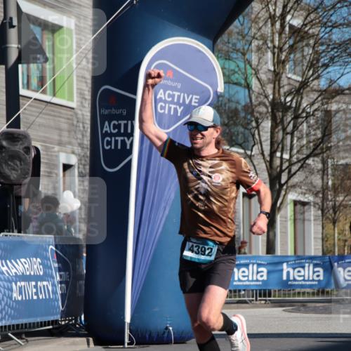 06.04.2025 - 44. Internationalen Wilhelmsburger Insellauf A. Gomolzig http://msf.ph/oto/7580517 06.04.2025 10:18:59 Ziel 3103, 4392 meine-sportfotos.de