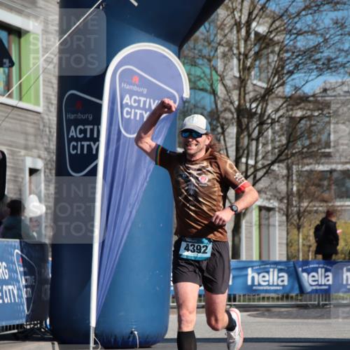 06.04.2025 - 44. Internationalen Wilhelmsburger Insellauf A. Gomolzig http://msf.ph/oto/7580521 06.04.2025 10:18:59 Ziel 3103, 4392 meine-sportfotos.de