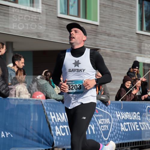 06.04.2025 - 44. Internationalen Wilhelmsburger Insellauf A. Gomolzig http://msf.ph/oto/7580527 06.04.2025 10:18:42 Ziel 3203, 3739 meine-sportfotos.de
