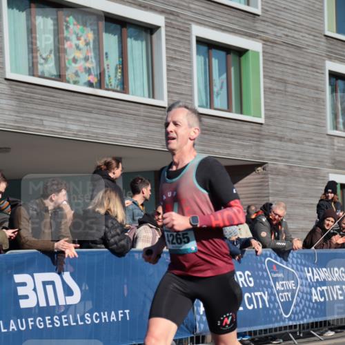 06.04.2025 - 44. Internationalen Wilhelmsburger Insellauf A. Gomolzig http://msf.ph/oto/7580545 06.04.2025 10:18:18 Ziel 4265 meine-sportfotos.de