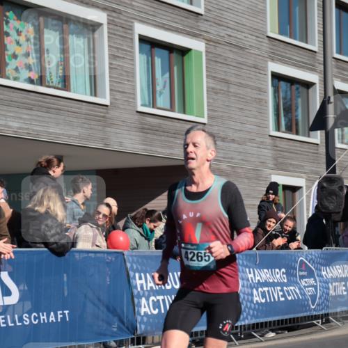 06.04.2025 - 44. Internationalen Wilhelmsburger Insellauf A. Gomolzig http://msf.ph/oto/7580552 06.04.2025 10:18:17 Ziel 4265 meine-sportfotos.de