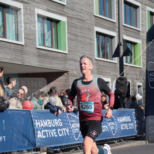 06.04.2025 - 44. Internationalen Wilhelmsburger Insellauf A. Gomolzig http://msf.ph/oto/7580556 06.04.2025 10:18:17 Ziel 4265 meine-sportfotos.de