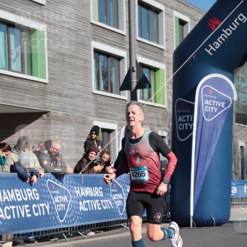 06.04.2025 - 44. Internationalen Wilhelmsburger Insellauf A. Gomolzig http://msf.ph/oto/7580567 06.04.2025 10:18:17 Ziel 4265 meine-sportfotos.de