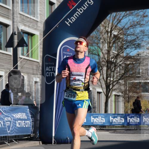 06.04.2025 - 44. Internationalen Wilhelmsburger Insellauf A. Gomolzig http://msf.ph/oto/7580646 06.04.2025 10:17:29 Ziel 3259 meine-sportfotos.de