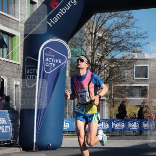 06.04.2025 - 44. Internationalen Wilhelmsburger Insellauf A. Gomolzig http://msf.ph/oto/7580655 06.04.2025 10:17:29 Ziel 3259 meine-sportfotos.de