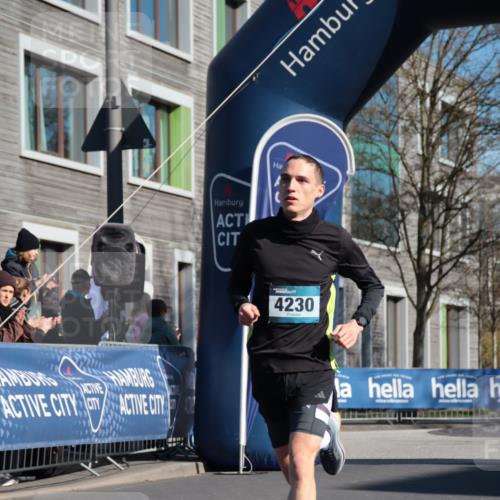 06.04.2025 - 44. Internationalen Wilhelmsburger Insellauf A. Gomolzig http://msf.ph/oto/7580677 06.04.2025 10:17:24 Ziel 3259, 4230 meine-sportfotos.de