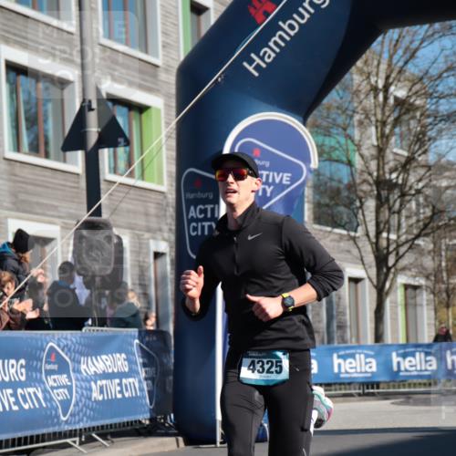 06.04.2025 - 44. Internationalen Wilhelmsburger Insellauf A. Gomolzig http://msf.ph/oto/7580692 06.04.2025 10:17:06 Ziel 4325 meine-sportfotos.de