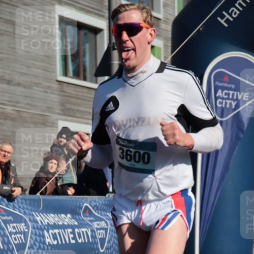 06.04.2025 - 44. Internationalen Wilhelmsburger Insellauf A. Gomolzig http://msf.ph/oto/7580704 06.04.2025 10:16:56 Ziel 3600, 4570 meine-sportfotos.de