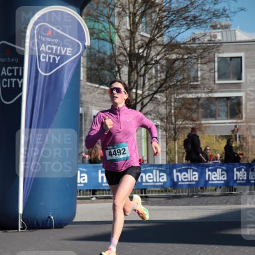 06.04.2025 - 44. Internationalen Wilhelmsburger Insellauf A. Gomolzig http://msf.ph/oto/7580808 06.04.2025 10:16:07 Ziel 4492 meine-sportfotos.de
