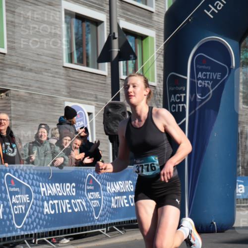 06.04.2025 - 44. Internationalen Wilhelmsburger Insellauf A. Gomolzig http://msf.ph/oto/7580837 06.04.2025 10:15:24 Ziel 3080, 3776 meine-sportfotos.de