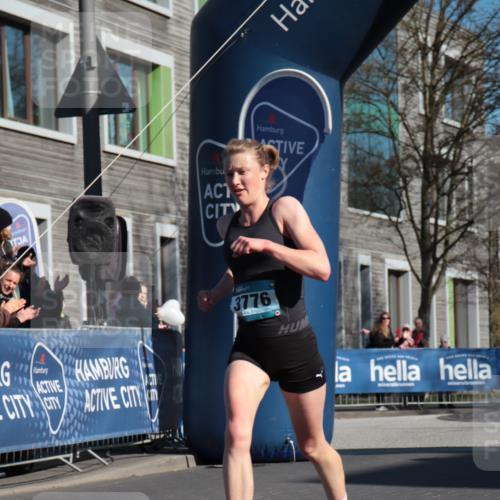 06.04.2025 - 44. Internationalen Wilhelmsburger Insellauf A. Gomolzig http://msf.ph/oto/7580845 06.04.2025 10:15:23 Ziel 3080, 3475, 3776 meine-sportfotos.de