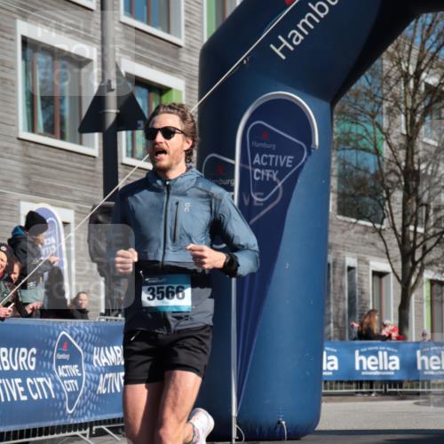 06.04.2025 - 44. Internationalen Wilhelmsburger Insellauf A. Gomolzig http://msf.ph/oto/7580919 06.04.2025 10:14:55 Ziel 3524, 3566, 3599 meine-sportfotos.de