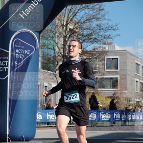 06.04.2025 - 44. Internationalen Wilhelmsburger Insellauf A. Gomolzig http://msf.ph/oto/7581014 06.04.2025 10:14:36 Ziel 3522 meine-sportfotos.de