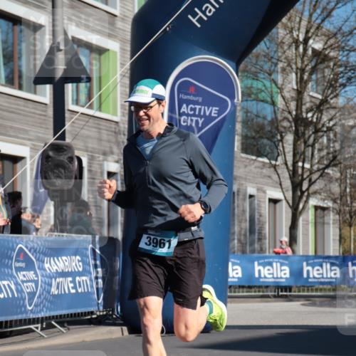 06.04.2025 - 44. Internationalen Wilhelmsburger Insellauf A. Gomolzig http://msf.ph/oto/7581042 06.04.2025 10:14:22 Ziel 3961, 4511 meine-sportfotos.de