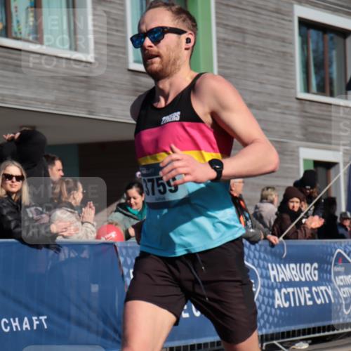 06.04.2025 - 44. Internationalen Wilhelmsburger Insellauf A. Gomolzig http://msf.ph/oto/7581074 06.04.2025 10:14:11 Ziel 3759 meine-sportfotos.de
