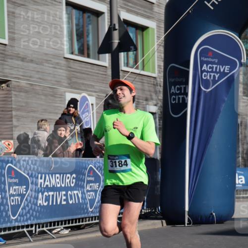 06.04.2025 - 44. Internationalen Wilhelmsburger Insellauf A. Gomolzig http://msf.ph/oto/7581109 06.04.2025 10:13:54 Ziel 3184, 3189, 4052 meine-sportfotos.de