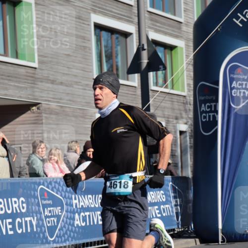06.04.2025 - 44. Internationalen Wilhelmsburger Insellauf A. Gomolzig http://msf.ph/oto/7581133 06.04.2025 10:13:48 Ziel 3184, 3189, 4618 meine-sportfotos.de