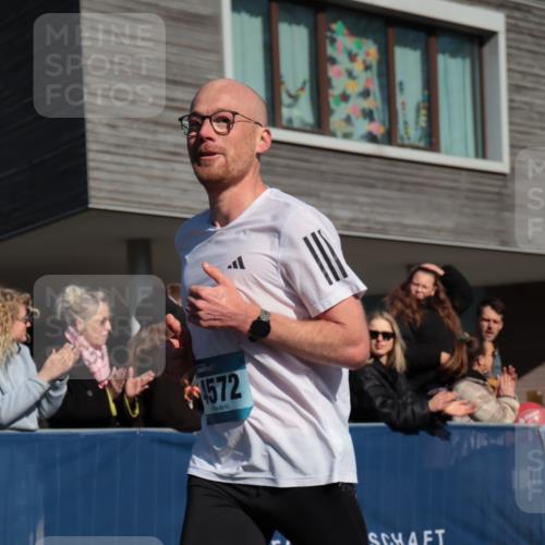 06.04.2025 - 44. Internationalen Wilhelmsburger Insellauf A. Gomolzig http://msf.ph/oto/7581145 06.04.2025 10:13:18 Ziel 4572 meine-sportfotos.de